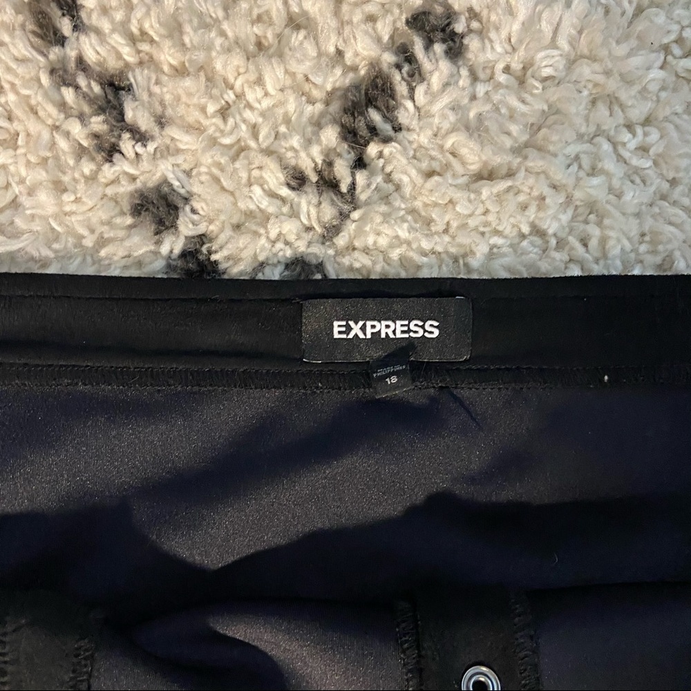 Express suede button down mini skirt - Picture 3 of 3